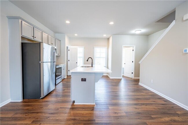 Building Photo - 3657 Princeton Ave