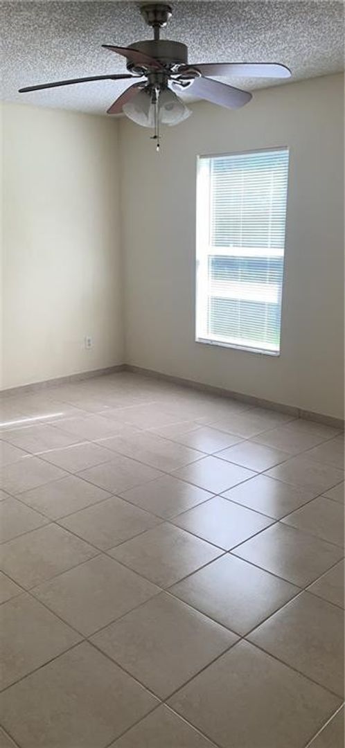Building Photo - Vero Lake Estates