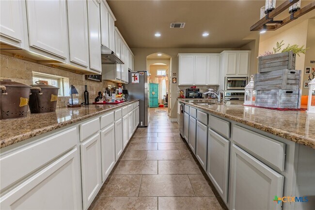 Building Photo - 1722 Village Springs