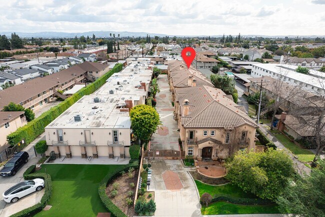 Building Photo - Three bedroom condo for lease in Arcadia