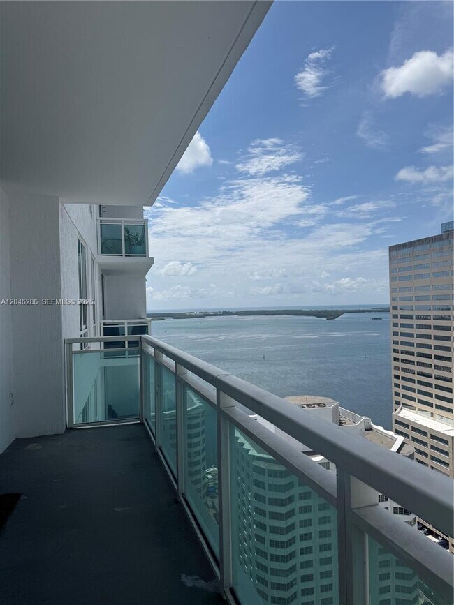 Building Photo - 950 Brickell Bay Dr