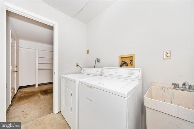 Building Photo - 19 Stonewall Ct