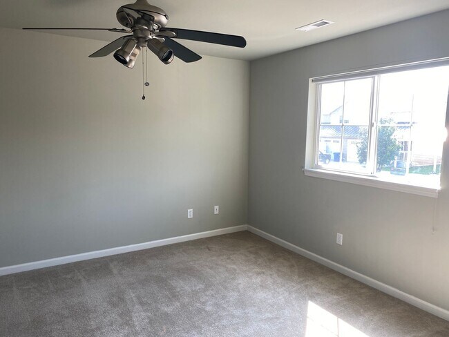 Building Photo - Spacious End Unit Condo
