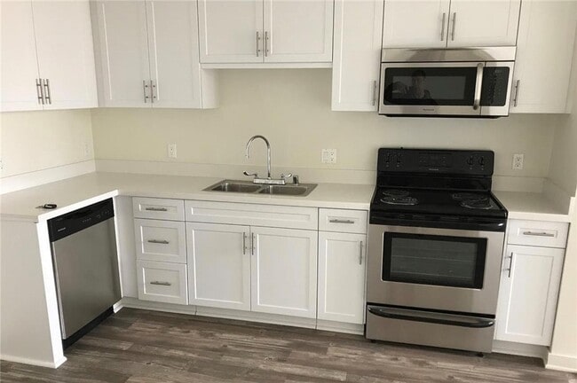 Building Photo - 12655 Bluff Creek Dr