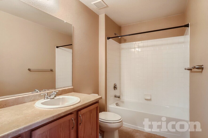 Building Photo - 1570 Edenbridge Dr