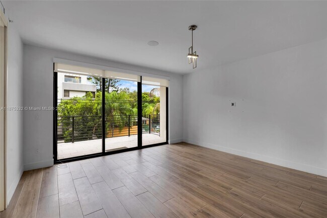 Building Photo - 3265 Bird Ave