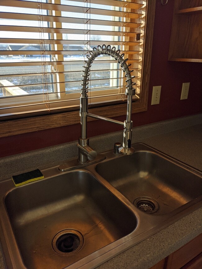 Building Photo - Jennifer Lane