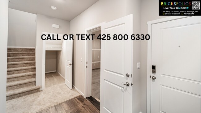 Building Photo - Comfortable Modern Living Near JBLM & Bangor Base!