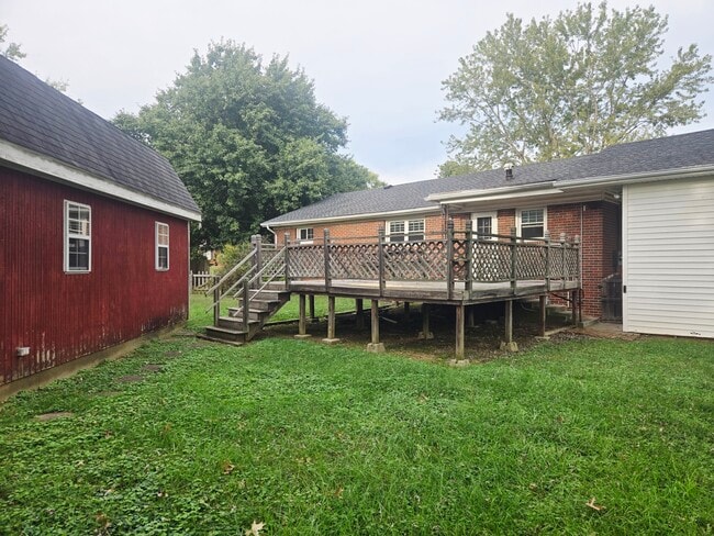 Building Photo - 107 Wayside Dr