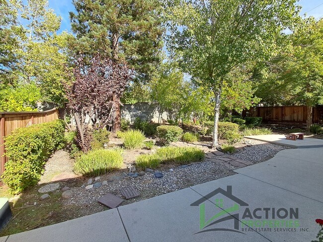 Building Photo - 400 Dumas Ct