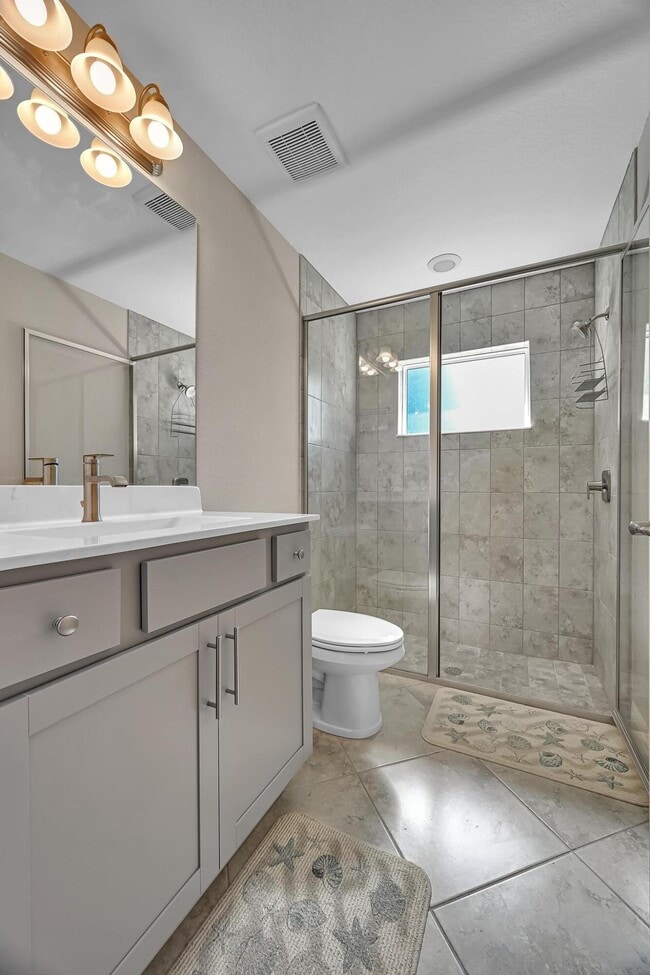 Building Photo - 713 SE East Ave