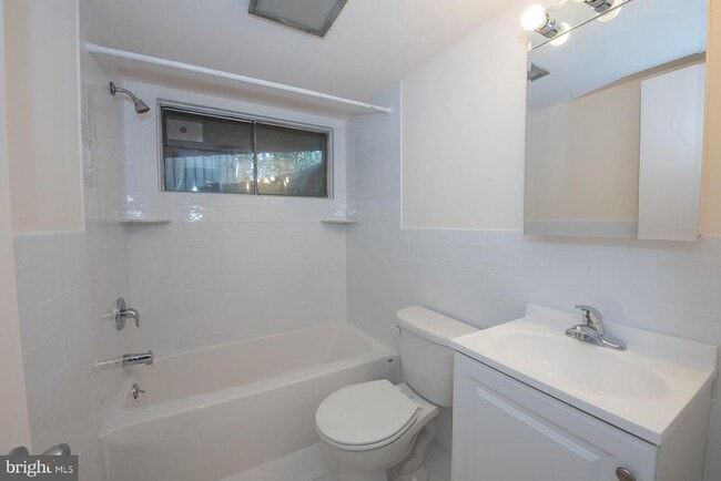 Building Photo - 39 Fairview Rd