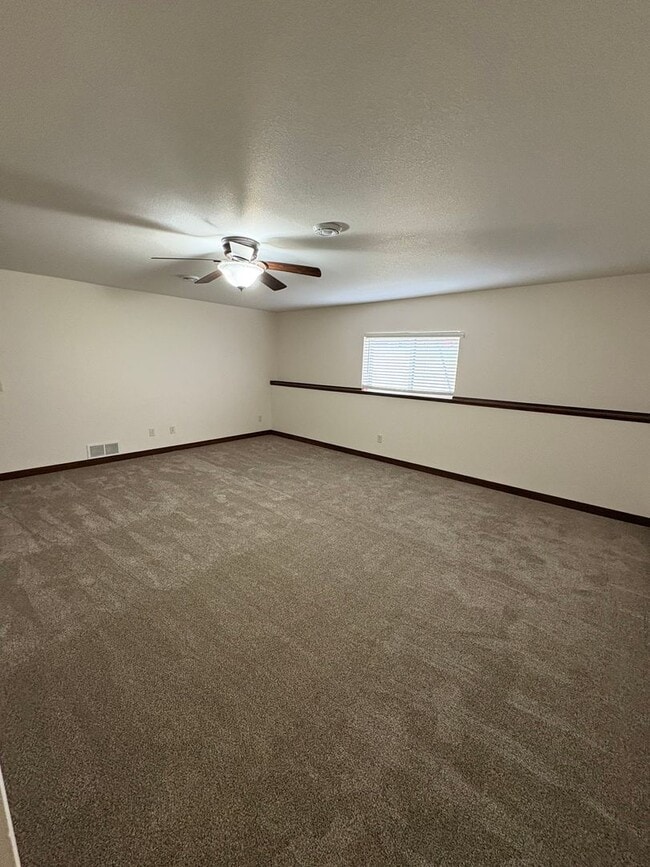 Building Photo - 588 Blue Karner Dr