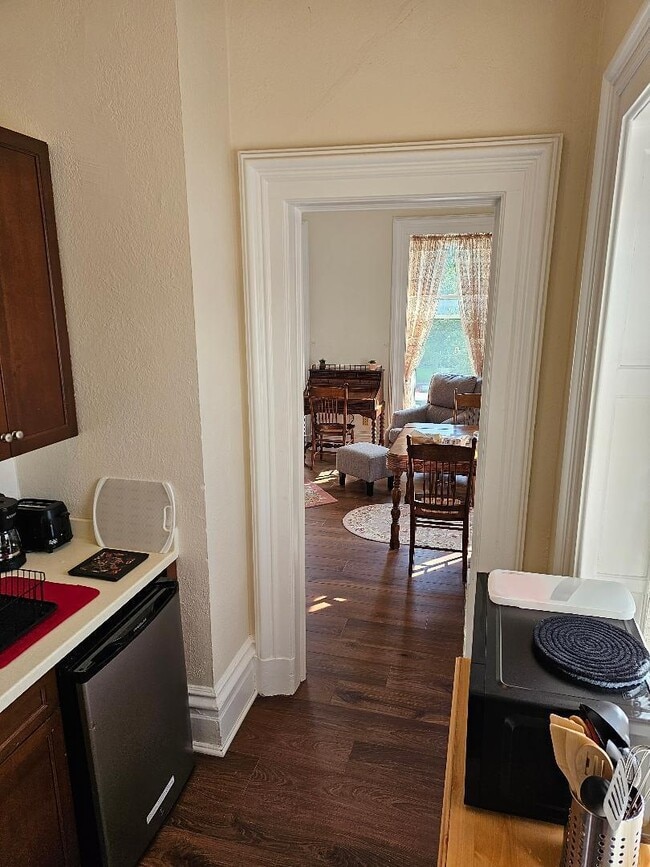 Building Photo - 936 Main St