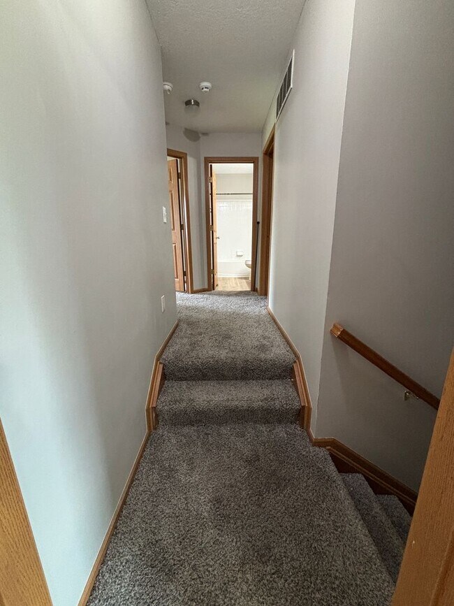 Building Photo - 4 Bedroom, 2.5 Bathroom House in Sycamore Creek Pickerington