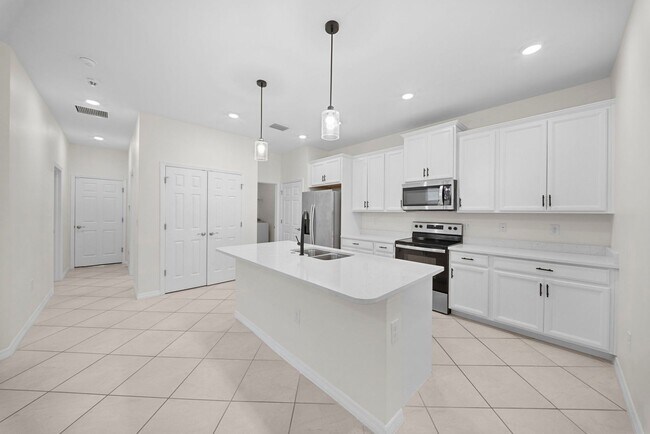 Building Photo - Georgous 3 bedrooms 2 bathroom Villa in Linsford Fort Myers