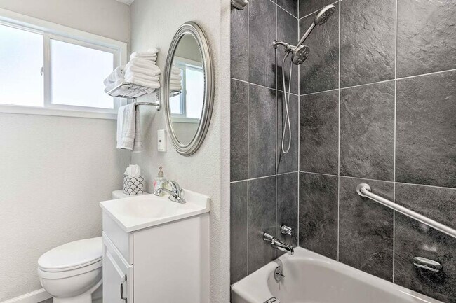 Building Photo - 1217 Falcon Ave