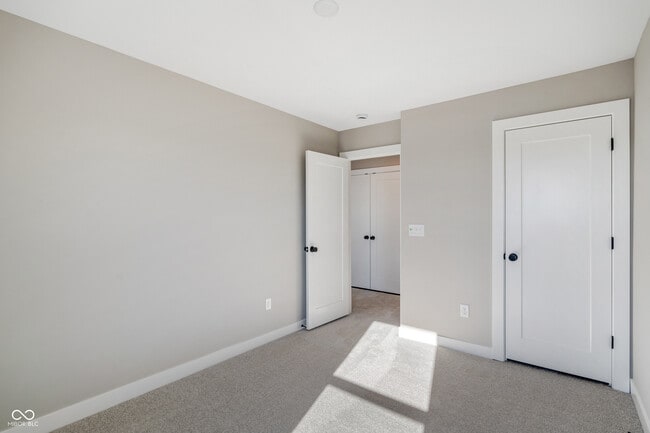 Building Photo - 414 Elite St