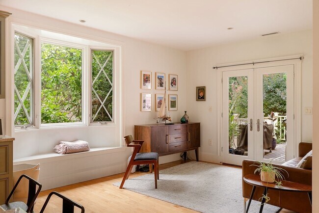 Building Photo - 25 Bradford Rd