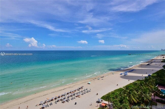 Building Photo - 17375 Collins Ave