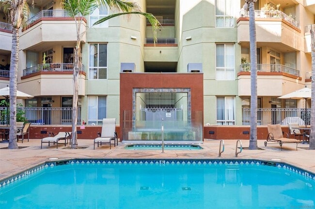 Building Photo - Beautiful One Bedroom Condo in the " Piazza Palermo." building! Pet considered!!