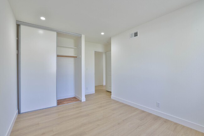 Building Photo - Newly renovated townhome in Cupertino with top schools and great amenities