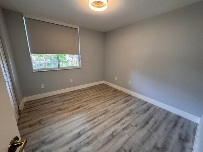 Building Photo - 6936 SW 39th St