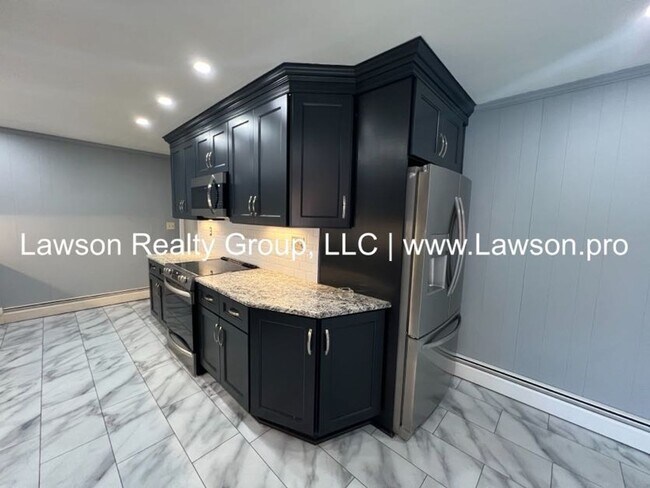 Building Photo - Very Nice & Spacious Home in Hidden Valley Neighborhood - Pet Friendly!