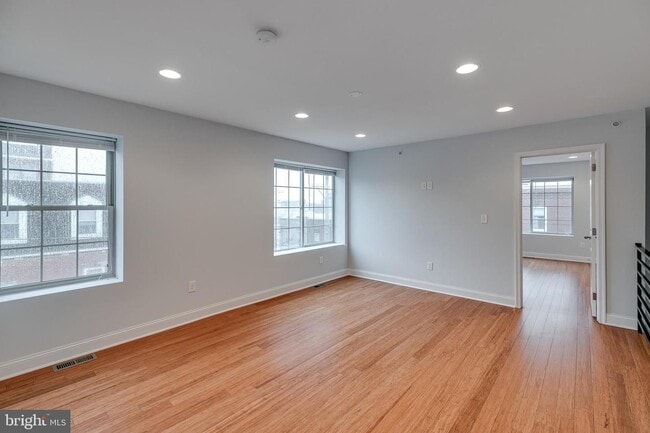 Building Photo - 2401 Carpenter St