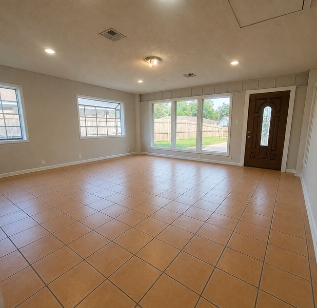 Building Photo - 38 Fair Oaks Cir