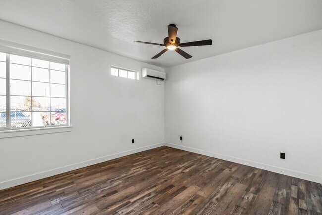Interior Photo - 336