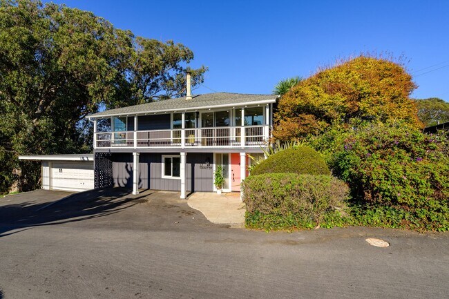 Building Photo - 17 Sunset Dr