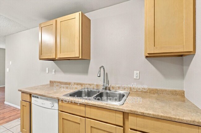 Building Photo - 12225 SW Gingham Ln