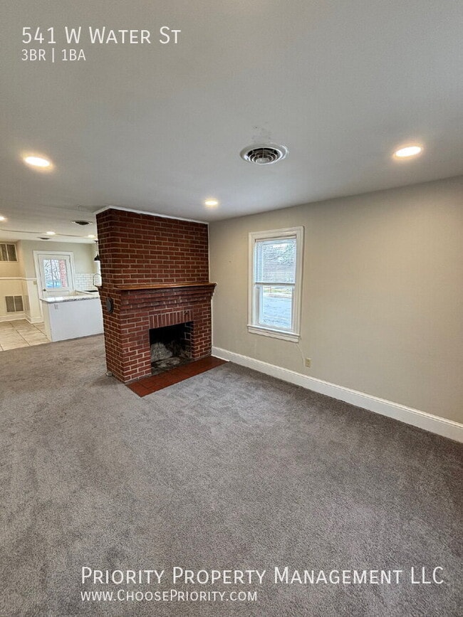 Building Photo - 541 W Water St