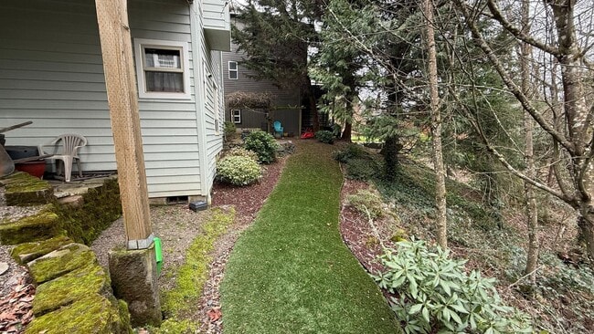 Building Photo - Spacious single-family home located in Southwest