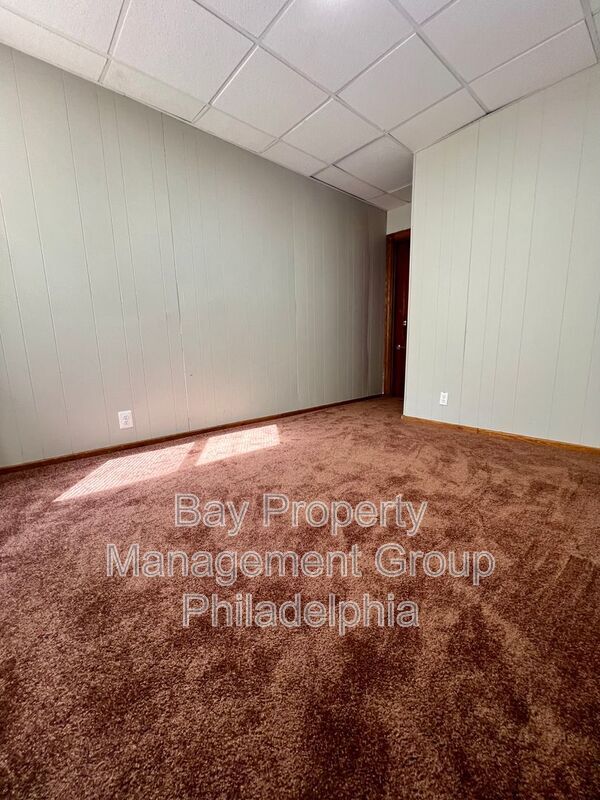 Building Photo - 502 Buttonwood St