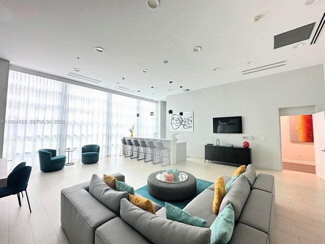 Building Photo - 665 NE 25th St