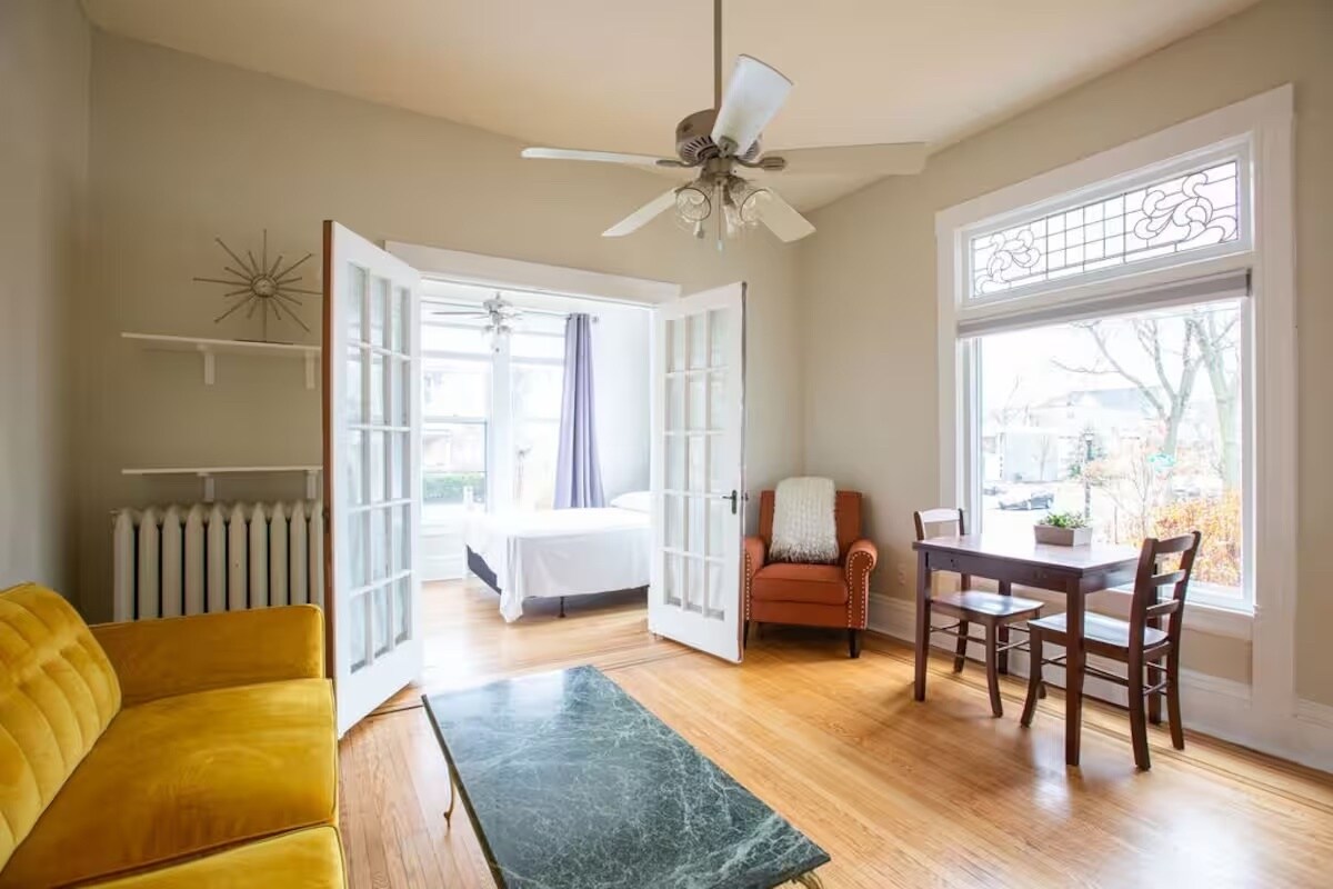 Building Photo - 900 W 22nd St