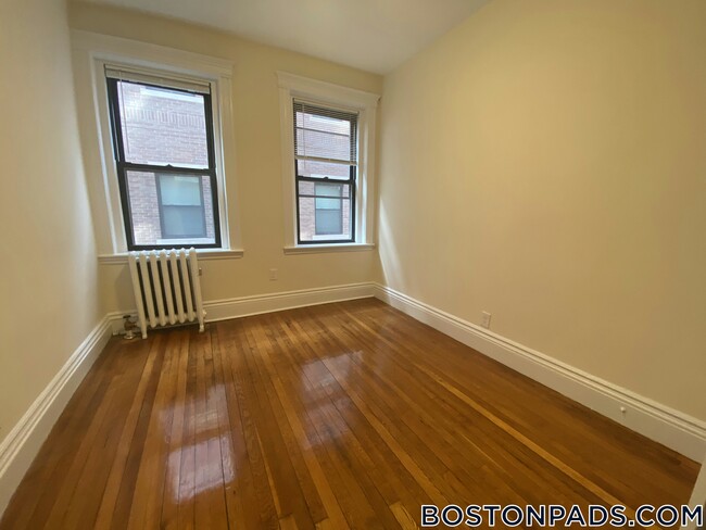 Building Photo - 29 Park Dr