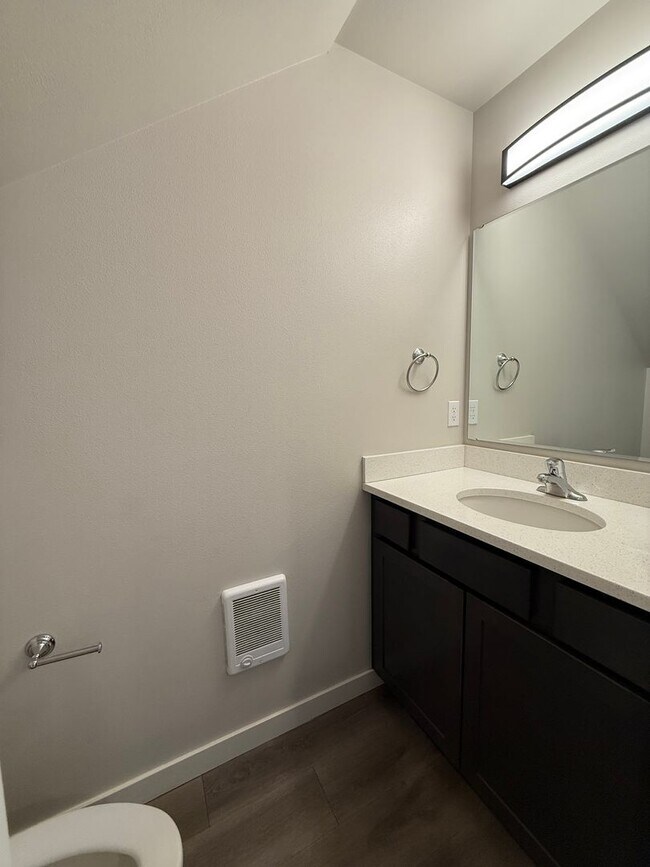 Building Photo - 47 Samantha Ct