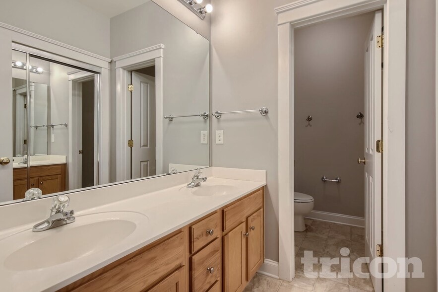 Building Photo - 1519 Peak Ct