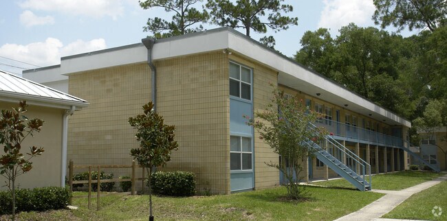 Primary Photo - Residences at Oakview
