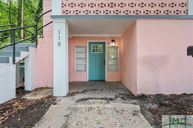 Building Photo - 119 W 60th St