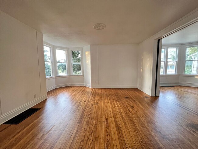 Building Photo - 3201 Fairfield Ave