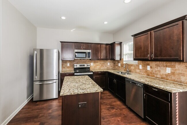 Building Photo - 560 Sedona Loop