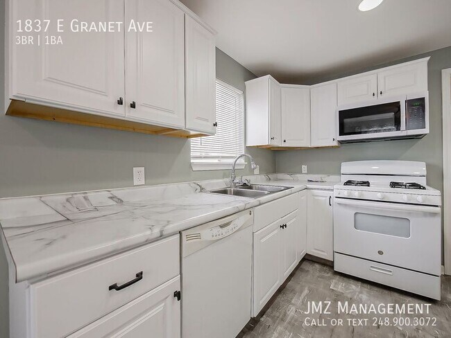 Building Photo - 1837 E Granet Ave