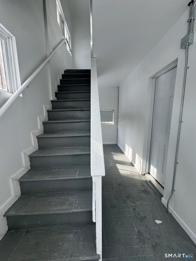 Building Photo - 54 Overlook Ave