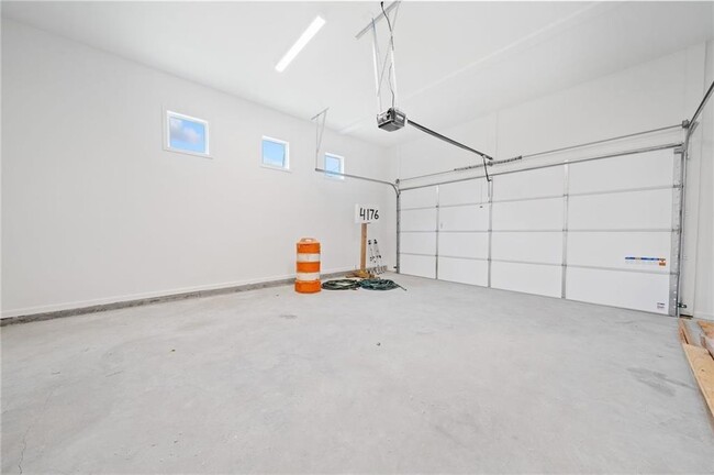 Building Photo - 4176 Shallowford Rd