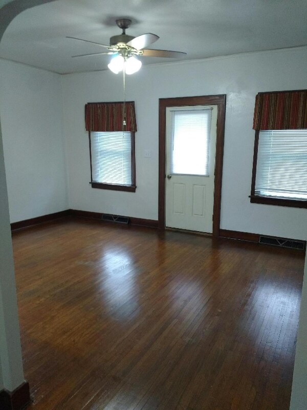 Building Photo - 109 E Davis St