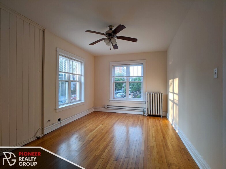 Building Photo - 953 W Cornelia Ave